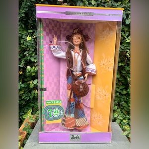2000 Barbie 70’s Great Fashions of the 20th Century Never Opened in Box